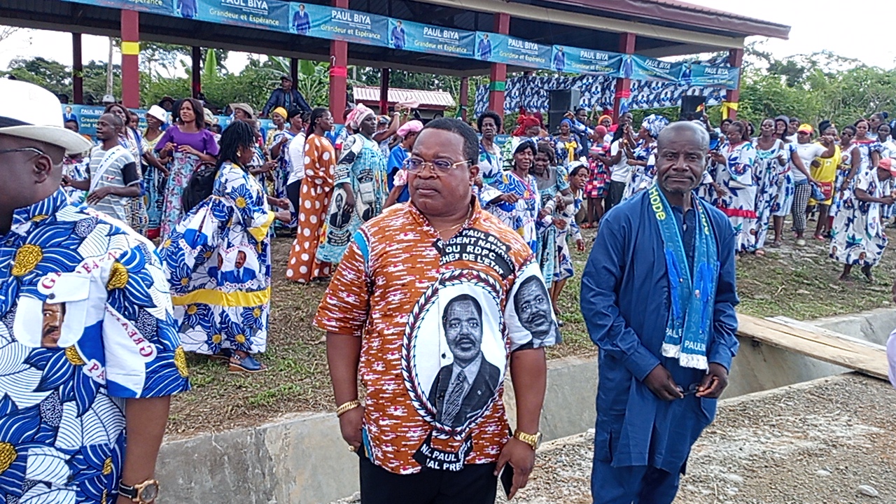 Meyo:Élection présidentielle du 12 Octobre 2025 -giga meeting de soutien continuel au Président Paul Biya,le canton Nlobo Nlobo 3, accueil,des personnalités publiques camerounaises de marque,telles le président de la commission communale de campagne Dja et lobo 1,et le Ministre Secrétaire, Secrétair