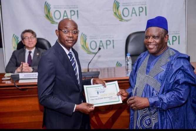International : Un Camerounais à l’honneur — Ndi Evindi Albert le Grand, Major de la 15ᵉ Promotion du Master en Propriété Intellectuelle de l’OAPI