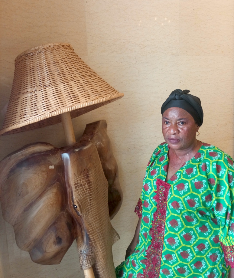 ADA CONFIDENCE UNE FEMME AUX MULTIPLES CASQUETTES FEMME ÉMERGENTE DE KIE OSSI.