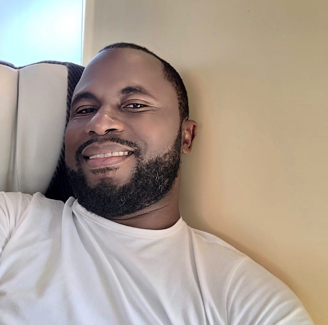 Découverte : Charly Mbarga, le meilleur percussionniste camerounais au service de LADY PONCE, actuellement au Cameroun pour la production et la promotion de lartiste JiJica la Mini Cooper de la haute Sanaga