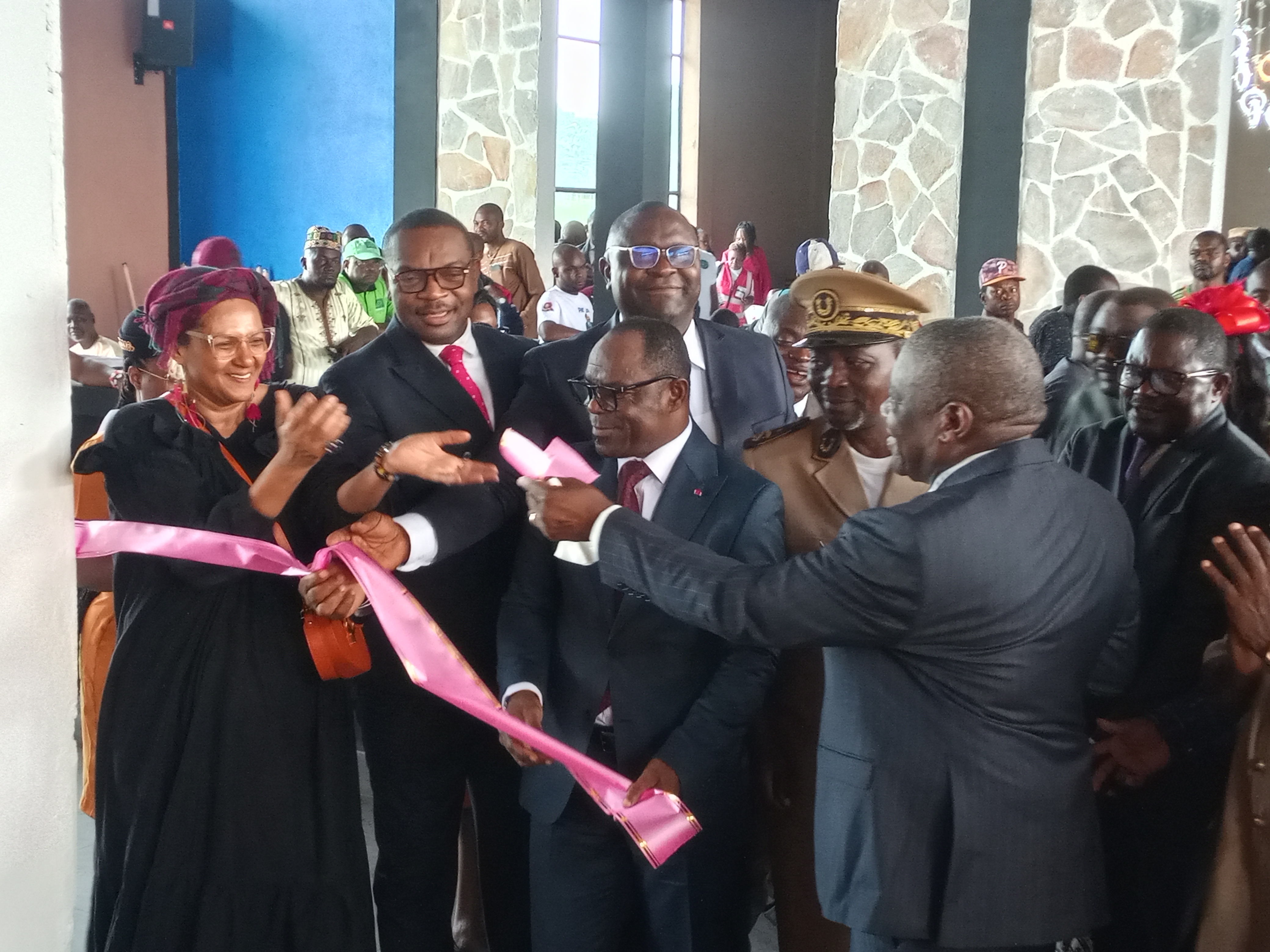 Sangmelima : La filière huile de palme ,le Ministre de lAgriculture et du Développement local,soutient linitiative de Madame la Présidente Elisa Mbang Eboutou.