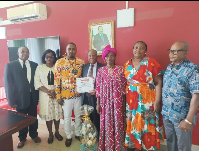 LA FONDATION ESSONO ELA DISTINGUE M. NKODO FOUMENA THÉODORE, PCA DES PME, ET CONSOLIDE SA VISION CULTURELLE PAR PIERRE ANICET MBIDA MBIDA