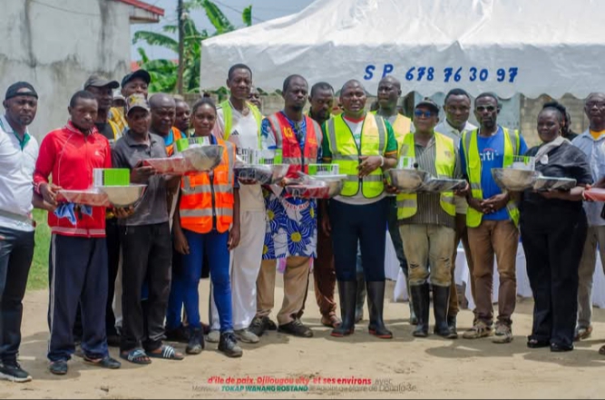 DOUALA: le 3eme Adjoint au Maire de la Commune d’Arrondissement de Douala 3e,  : TOKAP ROSTAND APPORTE LA LUMIÈRE À L’ÎLE DE LA PAIX NGODI-BAKOKO